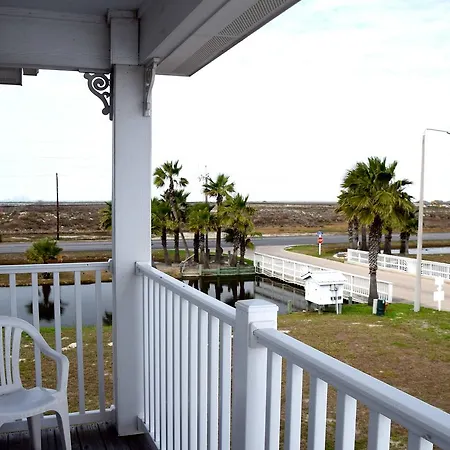 Spinnaker House - Four Bedroom Home